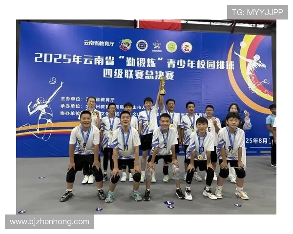 聚焦世界足球巨星成长之路与赛场荣耀全景解析与未来展望发展动向